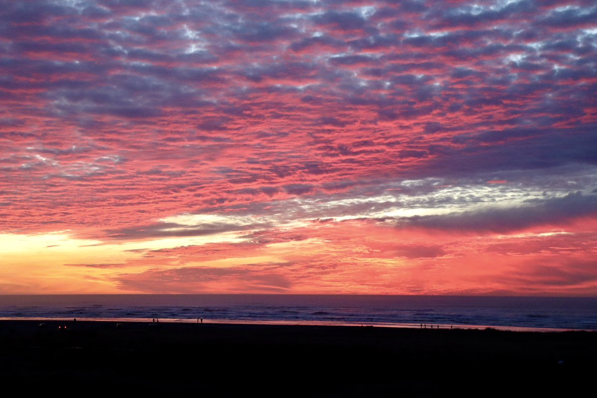 The_Weatherman2's tweet image. Beautiful sunset from Long Beach, WA to end Monday! #wawx