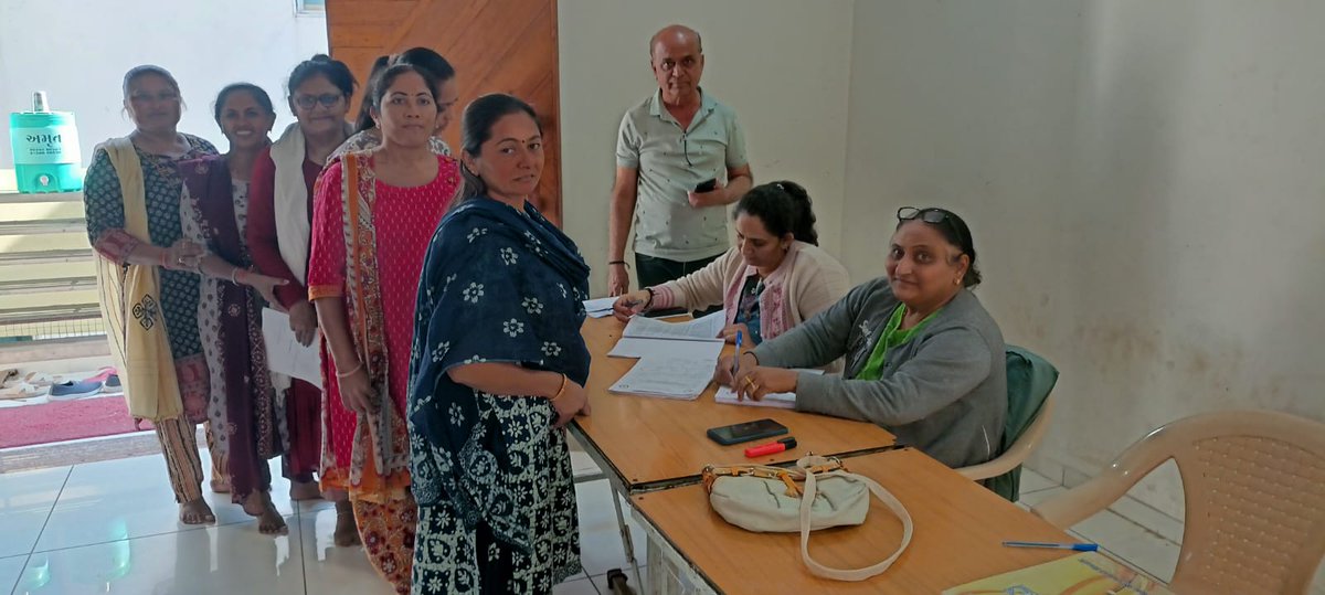 GCRI_1972's tweet photo. GCRI conducted a screening camp at Unjha on 13-12-2025:
34 Males &amp; 128 Females screened. 
125 HPV DNA tests done. 
#EarlyDetection #GCRI https://t.co/AScfOpgeTK