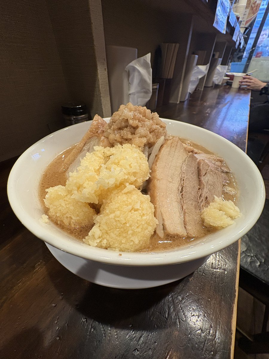 【ニンニクマシマシ⭐︎】 ごめんなさい。 ※野菜普通、背脂普通、ニンニクマシマシ (@ ラーメン男