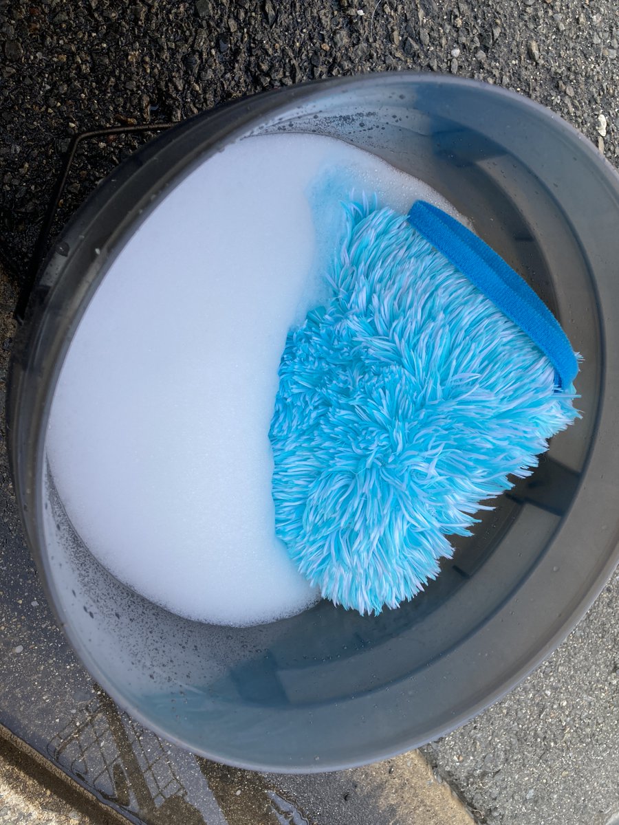 NisiyanMasters's tweet image. #洗車納め
#PRIMUS
#PURÌFICA
#SEMPER
#labocosmetica
今日は洗車納めです🚙比較的暖かめで絶好の洗車日和です☀
最後もラボコス3PH洗車ですっきりと☺
それぞれの泡を📷