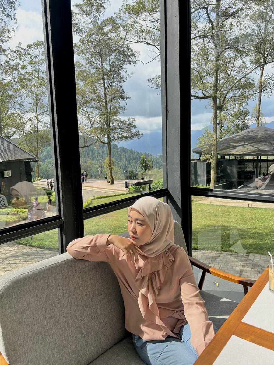 dwsptqum's tweet photo. Enjoying the little things 🌼🍃 https://t.co/WEipE7H0YD