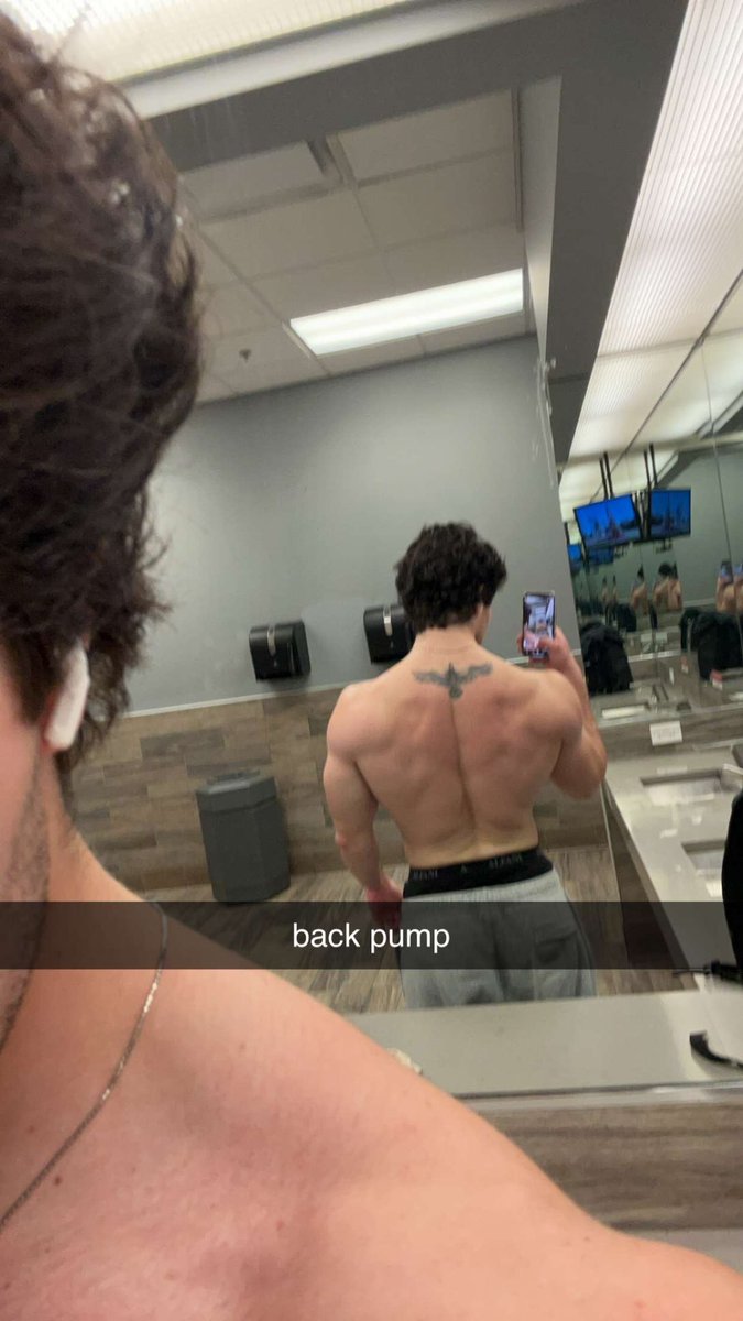 RealMasterDrake's tweet image. I’m powerful without even looking at you.