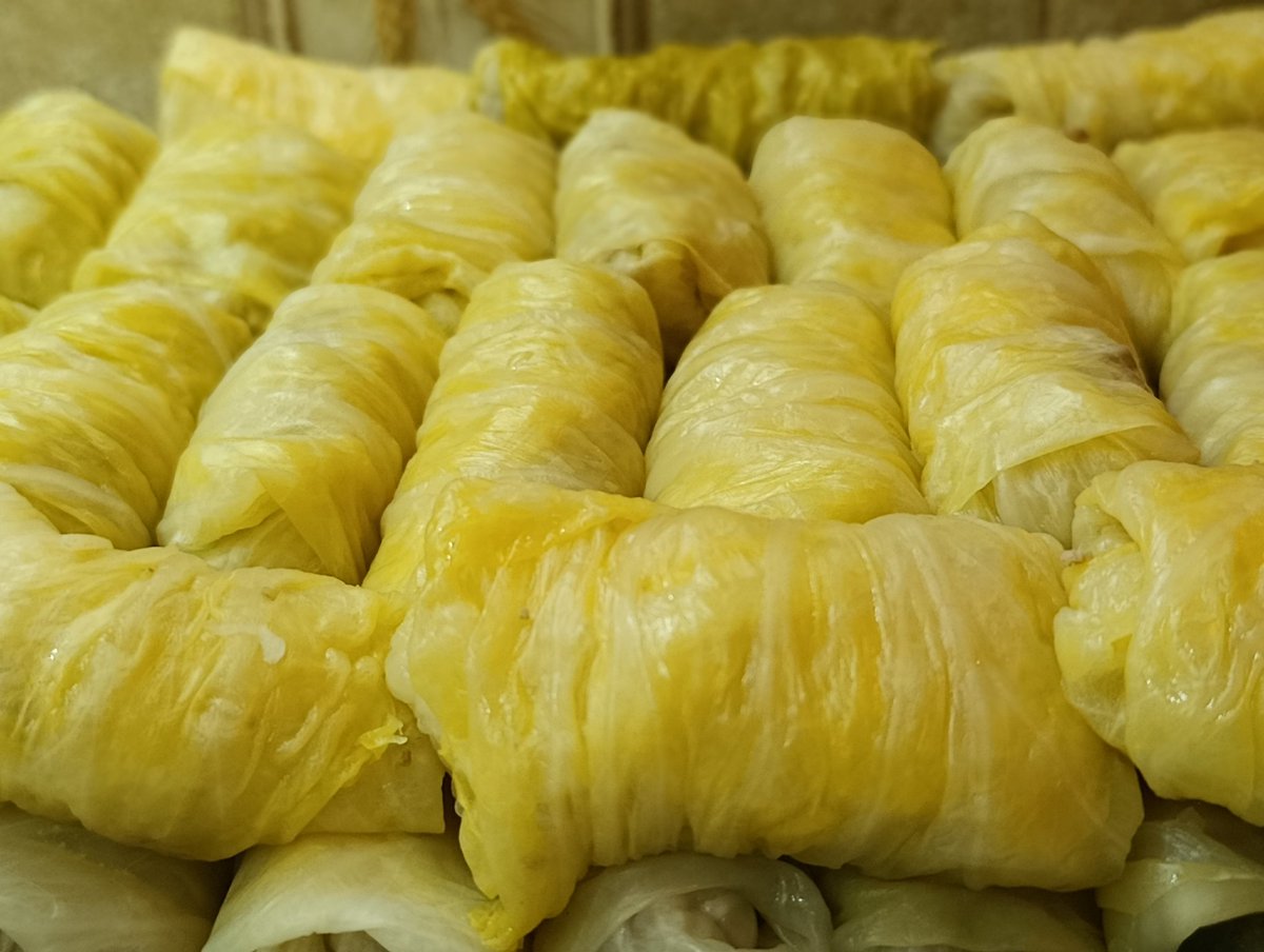 Sarmom protiv stresa! 💪🏽
Uvijanje u sitne sate može biti lekovito. 
Maloumne objave kao ova, takođe. Mada teško da ću nadmašiti onu koja me i ujebala danas, neočekivano.