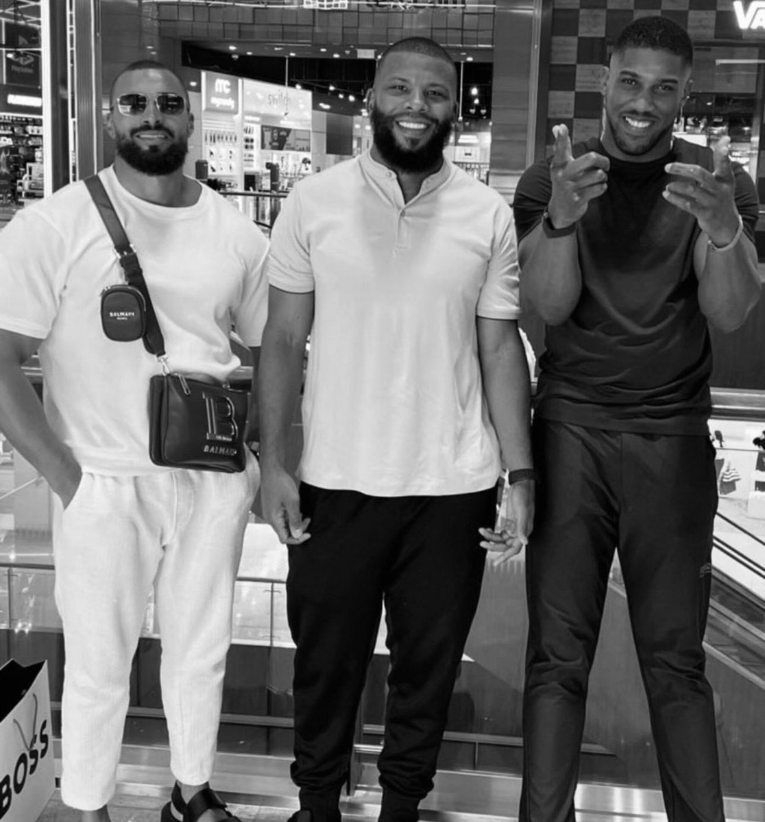 Heavyweight boxer #AnthonyJoshua has been injured in a car crash in Nigeria that killed two people, multiple reports say. Joshua was taken to a hospital with minor injuries, and authorities are investigating the incident.

#TheHotJem | TheHotJem.com