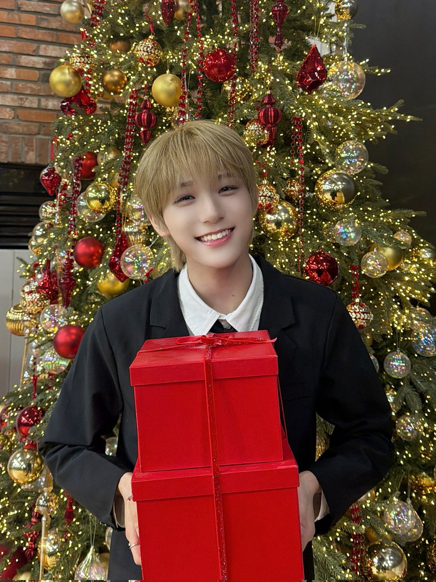 daitsukee's tweet image. Ი︵𐑼 As December comes to an end, I find myself remembering the best birthday of my life. 12月の終わりに、25日の忘れられない誕生日を、もう一度大切に思い返す。🎁