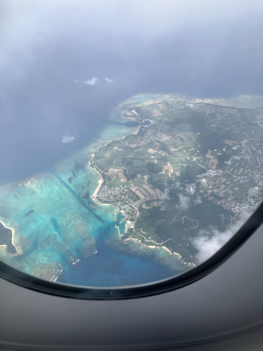JALDESKY's tweet photo. 年末年始に来るのは4年ぶり
小さい飛行機が後ろから追いかけてくるんだが https://t.co/rW2k9e066S