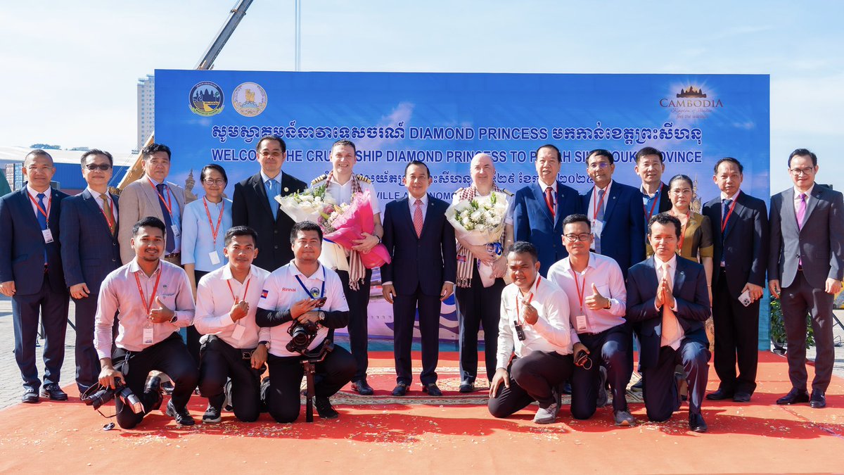 Dr_Hunmanet_PM's tweet photo. ព្រះរាជាណាចក្រកម្ពុជា សូមស្វាគមន៍នាវាទេសចរណ៍ DIAMOND PRINCESS ដែលបានចូលចតនៅកំពង់ផែស្វយ័តក្រុងព្រះសីហនុ ប្រកបដោយសុវត្ថិភាព ពិសេសបាននាំភ្ញៀវទេសចរចម្រុះជាតិសាសន៍ប្រមាណជិត ៣ពាន់នាក់ អញ្ជើញមកទស្សនាកម្ពុជា!

នាវាទេសចរណ៍ DIAMOND PRINCESS សញ្ជាតិ Bermuda មានបណ្ដោយប្រវែង២៨៨.៣៣ម៉ែត្រ និងទទឹងប្រវែង៣៧.៥០ម៉ែត្រ ជម្រៅ៨.៥០ម៉ែត្រ ��ានចូលចតនៅកំពង់ផែស្វយ័តក្រុងព្រះសីហនុ ប្រកបដោយសុវត្ថិភាព និងបាននាំភ្ញៀវទេសចរអន្តរជាតិចំនួន ២ ៨៥០នាក់ មាន៥២សញ្ជាតិ អញ្ជើញមកទស្សនាសក្តានុពលទេសចរណ៍នៅកម្ពុជារួមមាន៖ រមណីយដ្ឋានឆ្នេរក្នុងក្រុង វត្តអារាម និងផ្សារលើជាដេីម។

ខេត្តព្រះសីហនុ ព្រឹកថ្ងៃទី២៩ ខែធ្នូ ឆ្នាំ២០២៥

The Kingdom of Cambodia warmly welcomes the DIAMOND PRINCESS cruise ship, which has safely berthed at the Sihanoukville Autonomous Port, facilitating approximately 3,000 international tourists to visit Cambodia!

The Bermuda-based DIAMOND PRINCESS cruise ship measures 288.33 meters in length, 37.50 meters in width, and 8.50 meters deep. The vessel has safely berthed at the Sihanoukville Autonomous Port, facilitating the arrival of 2,850 international tourists from 52 nationalities to explore Cambodia’s tourism attractions, including the city’s beach resorts, pagodas, as well as Phsar Leu Market.

Preah Sihanouk, 29 December 2025

#ហ៊ុនម៉ាណែត #Hunmanet #កម្ពុជា #cambodia #សន្តិភាពនៅកម្ពុជា #Peaceincambodia
