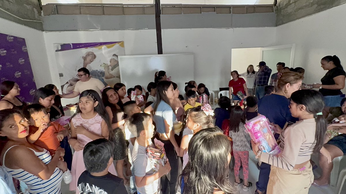 rahamsantos's tweet photo. Niños felices en el cantón más bonito y morado del país @Lucia_Jaramillo Gracias siempre por ayudar 💜💜💜 @DanielNoboaOk  ADN EN LAS VENAS https://t.co/yvnslWO7ny