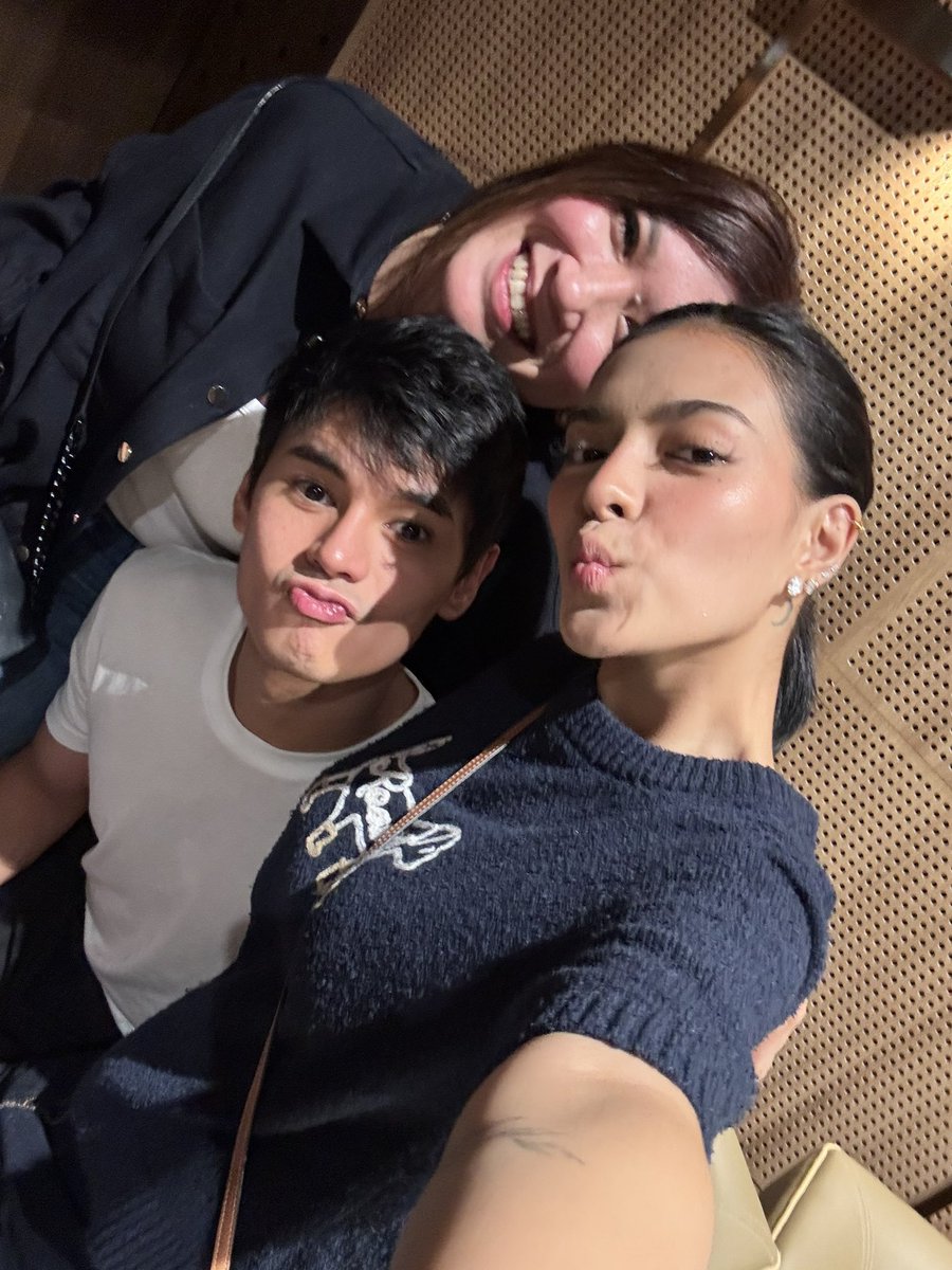 chaconens's tweet photo. notice how mika and dustin were so dikit pero wala naman naging issue both fandoms? kasi hindi naman talaga big deal. duh, platonic friendship exists.

 hindi yung tinatawag si mika na kung ano-anong bastos na salita sa kunting interactions na wala naman talagang malisya. https://t.co/2Sdowdgcwr