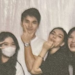 chaconens's tweet photo. notice how mika and dustin were so dikit pero wala naman naging issue both fandoms? kasi hindi naman talaga big deal. duh, platonic friendship exists.

 hindi yung tinatawag si mika na kung ano-anong bastos na salita sa kunting interactions na wala naman talagang malisya. https://t.co/2Sdowdgcwr