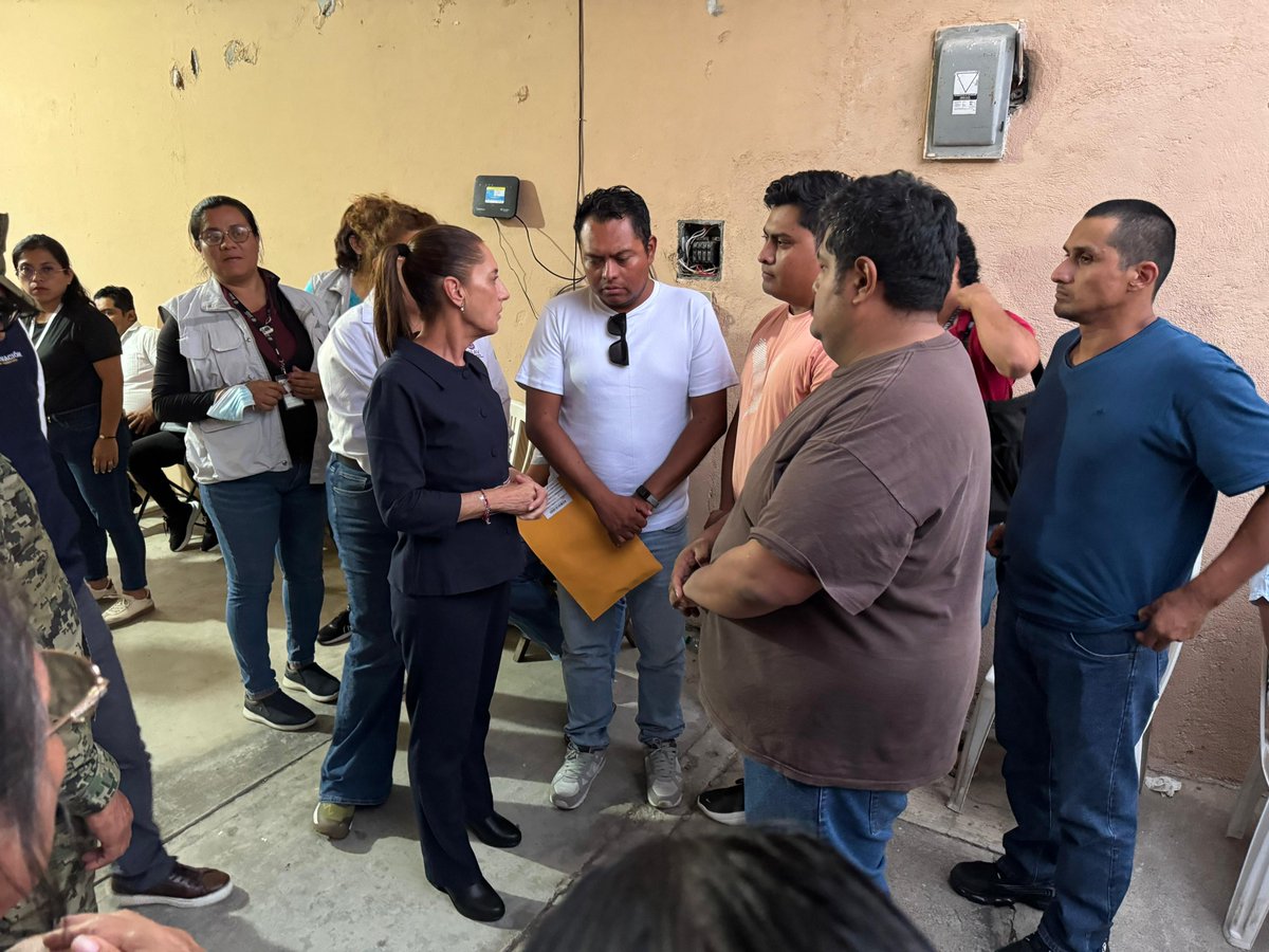 Claudiashein's tweet image. Hoy en Oaxaca estuvimos con algunas de las personas hospitalizadas y con familiares de quienes lamentablemente fallecieron en el accidente del Tren Interoceánico. 

Las secretarías de Gobernación, Marina y Bienestar, así como IMSS, IMSS-Bienestar e ISSSTE, atienden a cada…