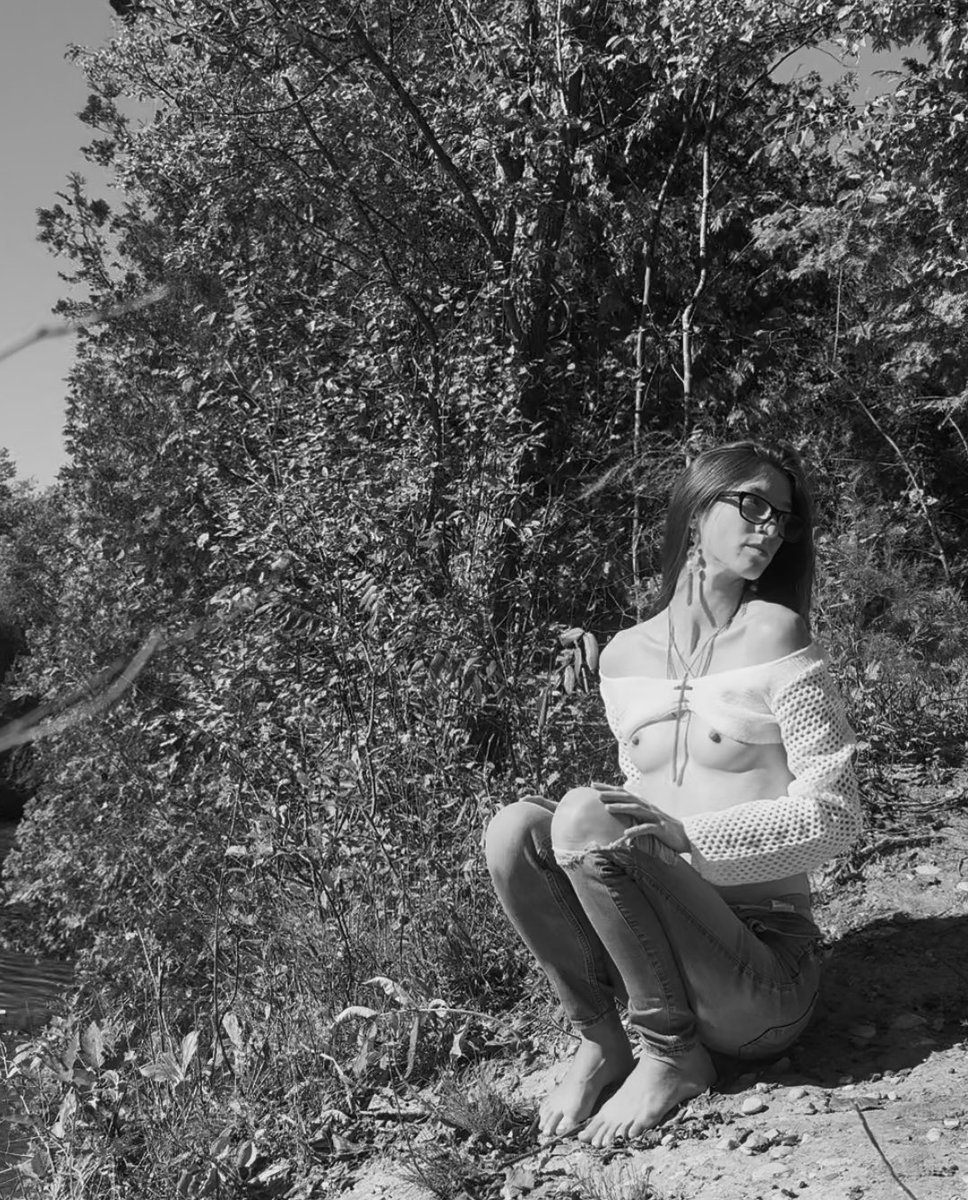 queen_aleida's tweet photo. I miss warm weather 🥲

 #nsfwtw #tits #outdoors #nudes #skinnygirls #thinspo #goonfuel #goon https://t.co/lFj1Sqweeg