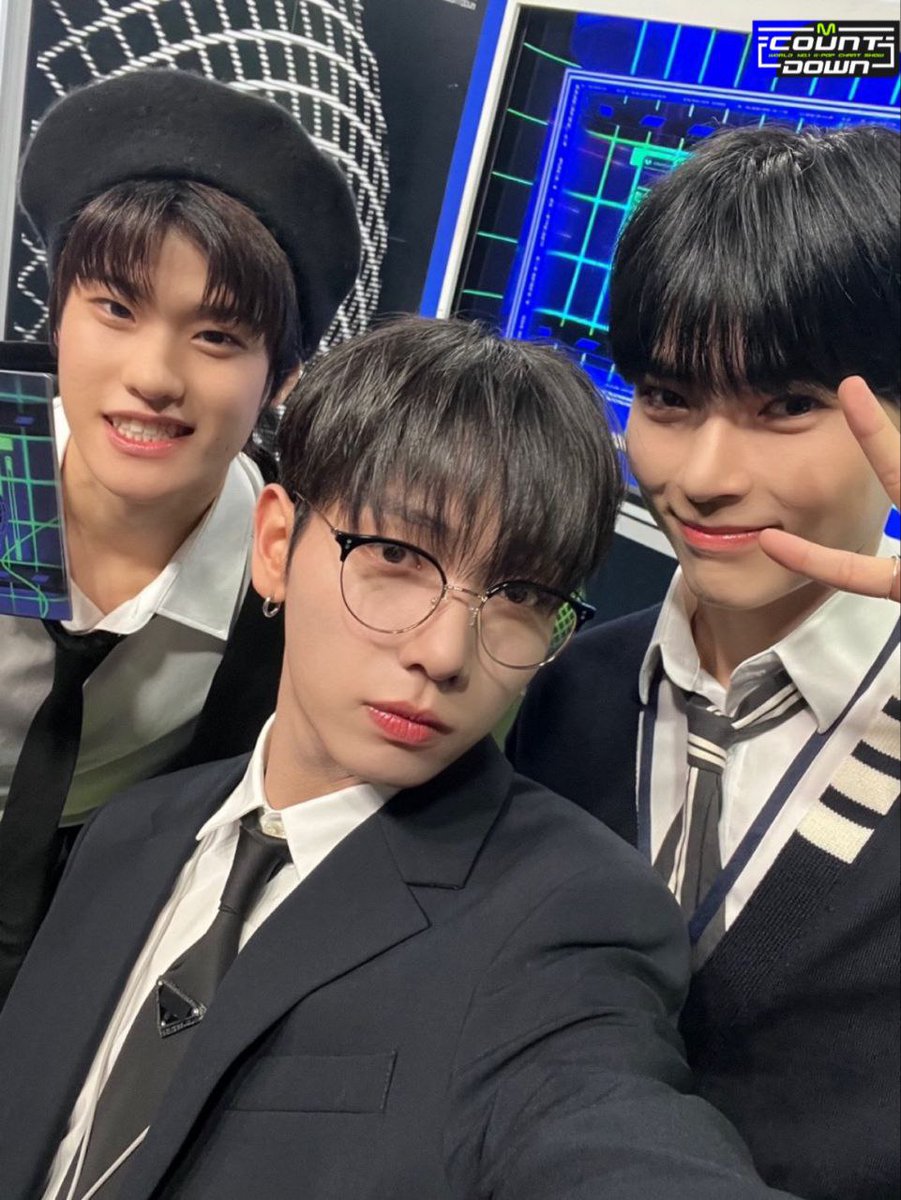 𝐡ǝ̤𝐫ō a𝕔a𝐝ᥱ࡙𝕞ia tweet media