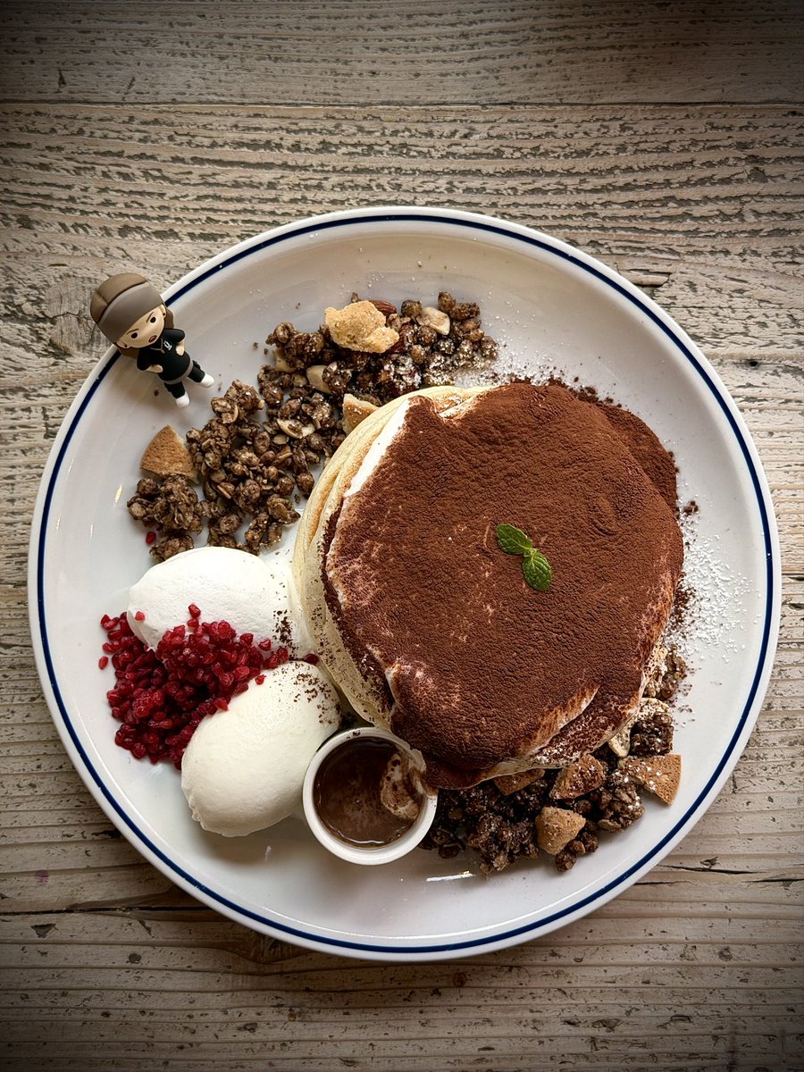 nyapi3995's tweet image. 7月ぶりの博多着いた〜✈️
マリメ2日間よろしくお願いします🙌

とりあえずカフェ活する☕️
今年も来店させて頂きまして
ティラミスパンケーキを注文🥞
またウーバーちゃんラテアート
お願いしようとしたら今年は
無理みたいで犬にした🐶
ちょっと残念だったけど、
美味しいから良しとしますüÜ