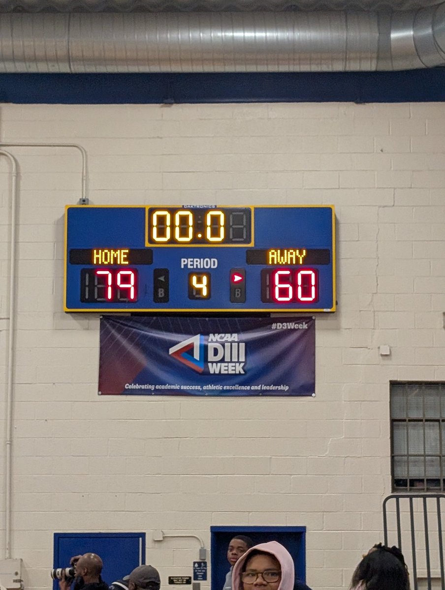 JhPeach27's tweet photo. Clippers Sail past Sabers  ..... Ramee Davis Jr 14 pts Jalen Harris 12pts @_Delco_Sports @delcotimes @DHuntTrib @eYe4TheGame https://t.co/IULkGNAKoD