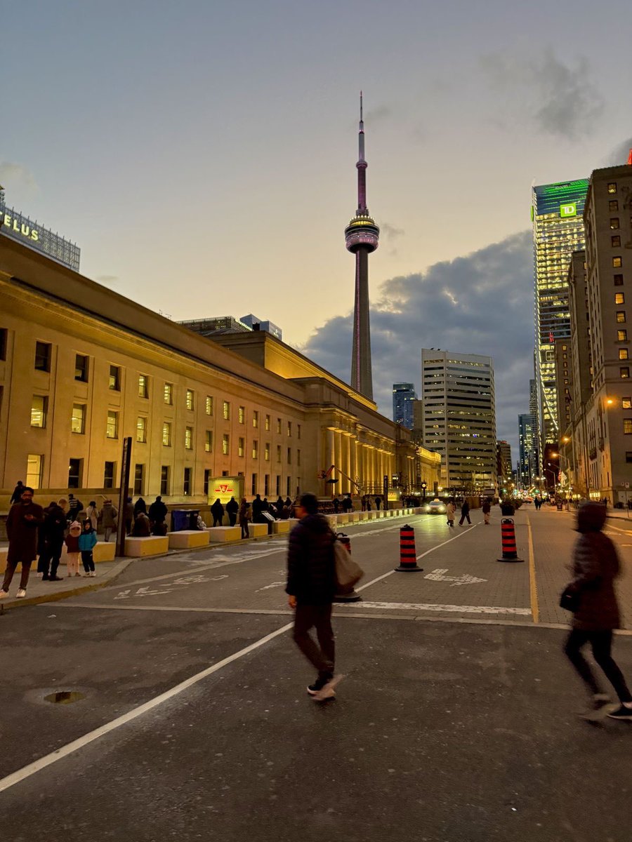 claaaire's tweet image. Your soul needs Toronto, not Dubai