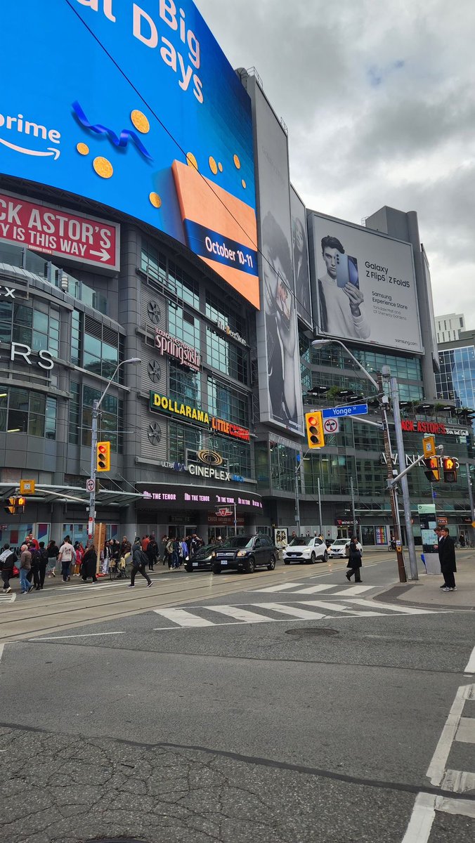 claaaire's tweet image. Your soul needs Toronto, not Dubai