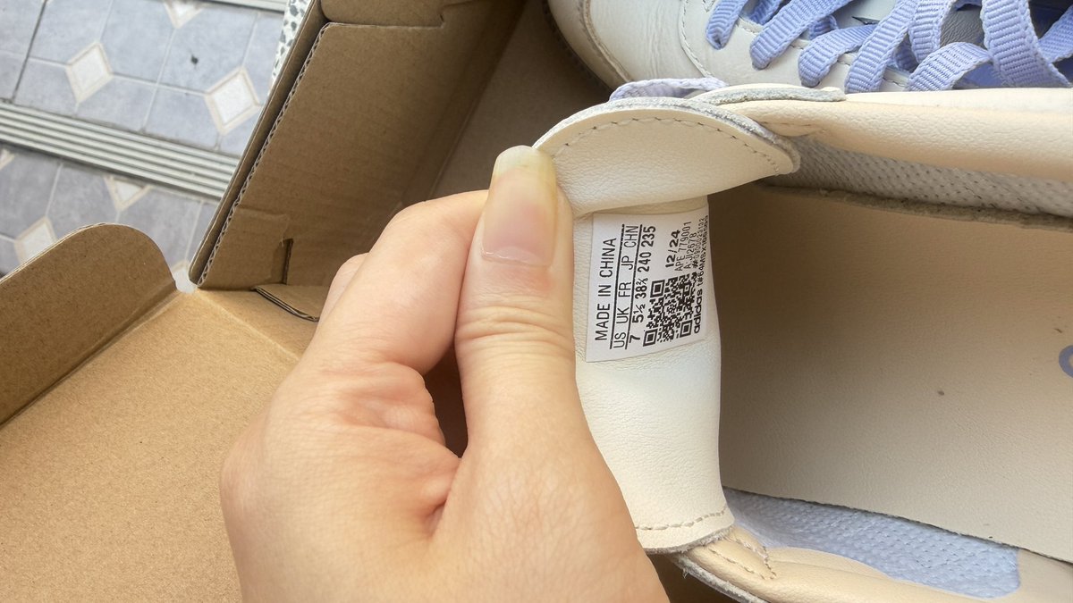 SweetyNTP's tweet image. น้องน่ารักไม่ไหววว 🎀 Adidas Samba สีพิเศษ Cream/Purple ของใหม่แกะกล่อง มือ 1 เลยค่ะ ทรงสวย แมตช์ชุดง่ายมาก สีนี้ฮิตสุดๆ
👟 Size 24 cm (38.5)
💰 ราคาเท 2,500 บาท (คุ้มกว่านี้ไม่มีแล้ว!)
📦 พร้อมส่ง/นัดรับ...
ทัก DM ขอดูรูปเพิ่มเติมได้น้า 💌
#AdidasSamba #รองเท้ามือหนึ่ง