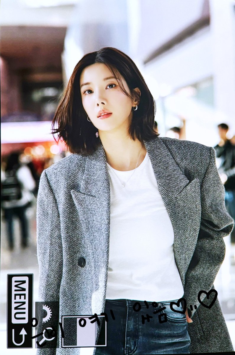 eunchanted927's tweet photo. eunbi looks so freaking cool lately 🫨 safe skies! ☁️ https://t.co/2nCNYKUKaL