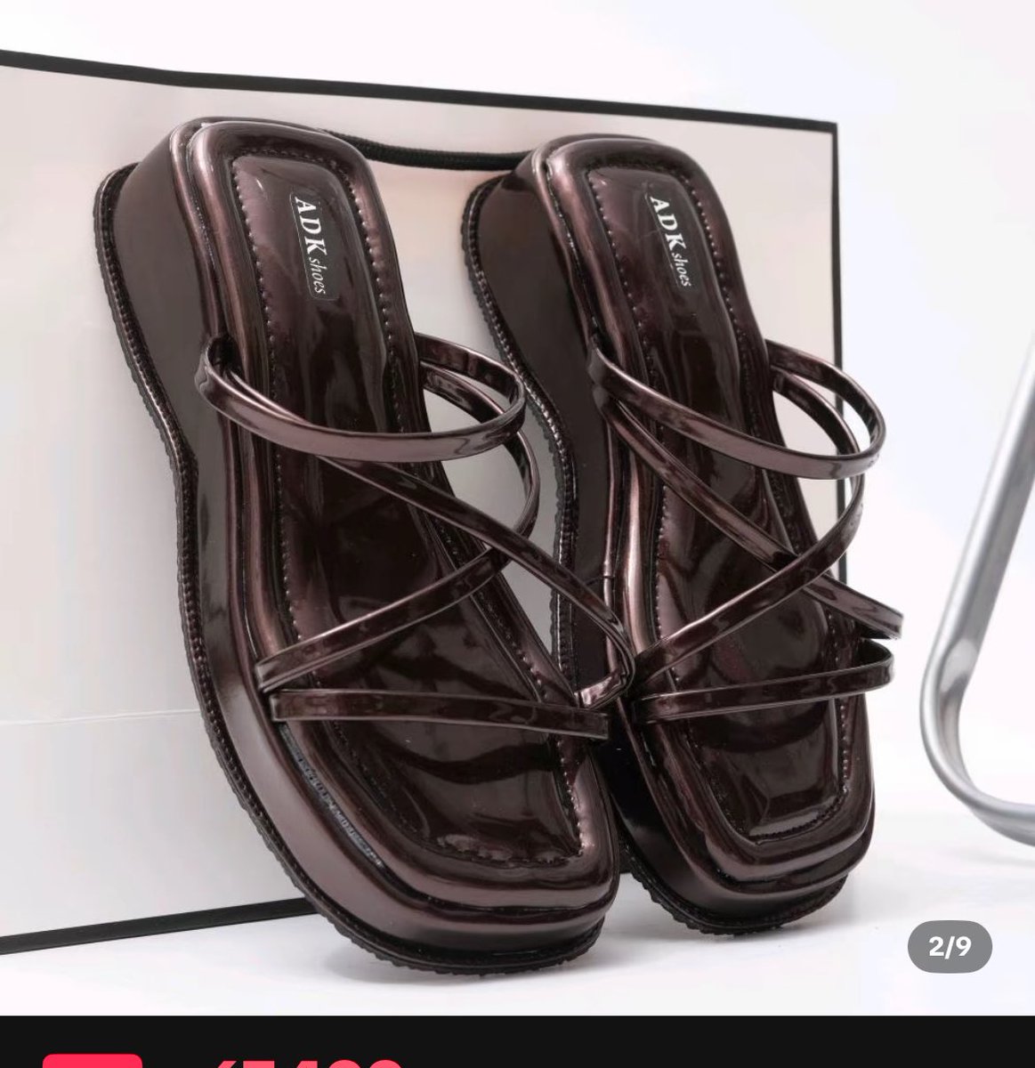 Ada rekomendasi flat shoes/sandal buat main, kondangan gitu ga ya :( atau yang modelannya kayak pic ini.
Mau beli online tapi masih belum nemu yang worth. Takut zonk karena rata" reviewnya bilang bahannya keras huhu