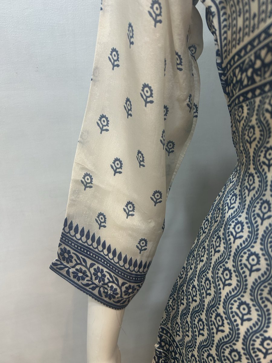 rangboutiqueby's tweet image. Upgrade your ethnic game! ✨ This Crepe &amp;amp; Silk set with a Viscous Organza dupatta is the definition of 'Classy'. 

Perfect for office &amp;amp; daily wear. 👗

📍 Ahmedabad
📲 Order: wa.me/917993886666
#IndianEthnic #KurtiSet #FashionTrends #AhmedabadBoutique #WomenFashion