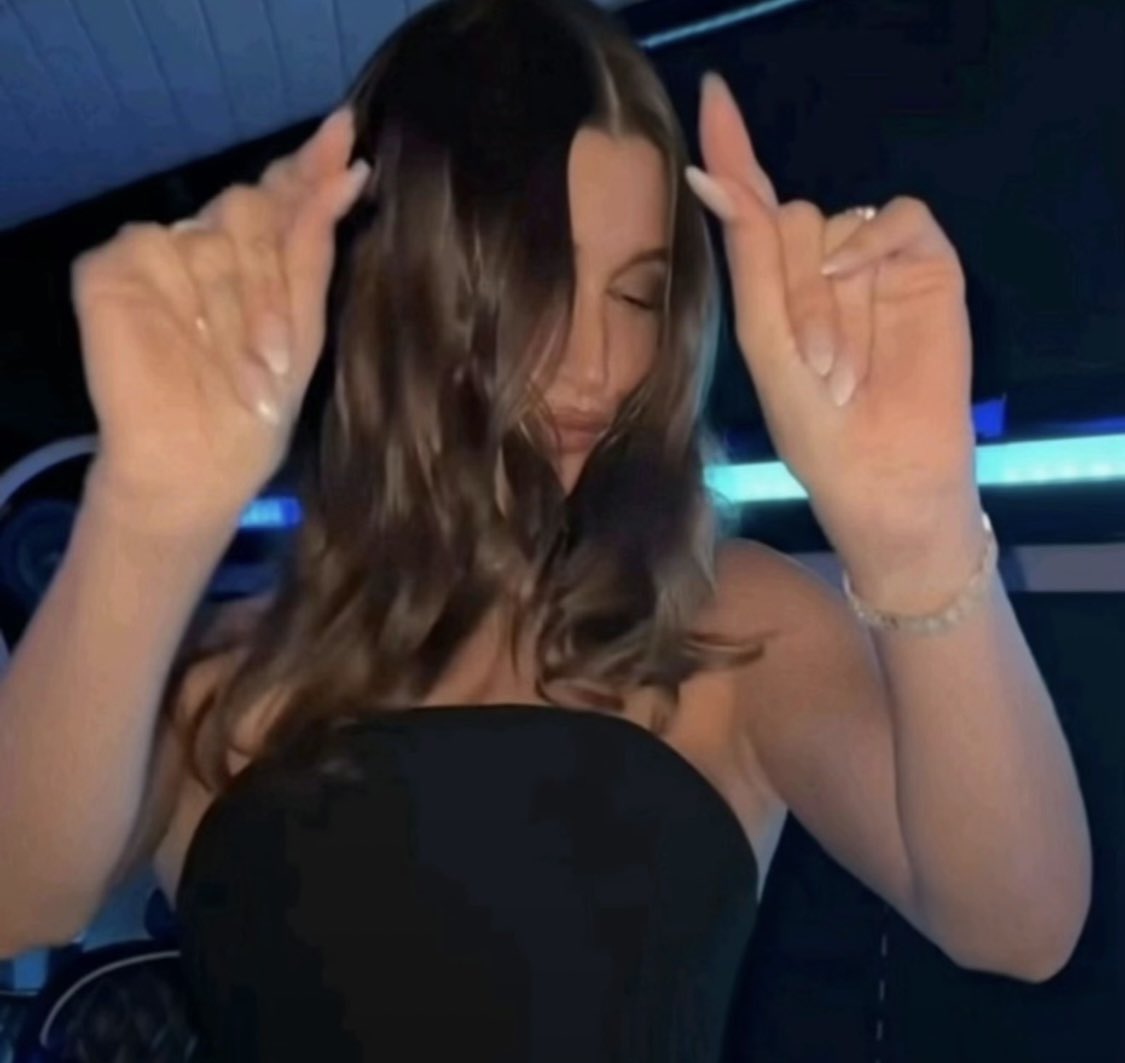 bellamode's tweet image. in this house WE THANK NIKKI BELLA