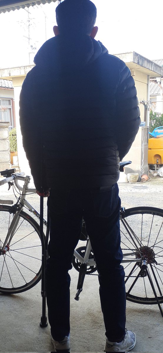 cmaster1966's tweet photo. 長期上海出張からの一時帰郷のおぐたんこと◯黒さん、たまたまワタクシお休みの今日会いに来てくれました、現地でのサッカー試合で負傷したおみ足が痛々しいのですが、聞けば第3の足は元気との事で安堵致しました！
年に数回はグランパス名古屋の応援帰国するそうでお元気ですね！
お土産アーザス https://t.co/uPRwtN3P9e