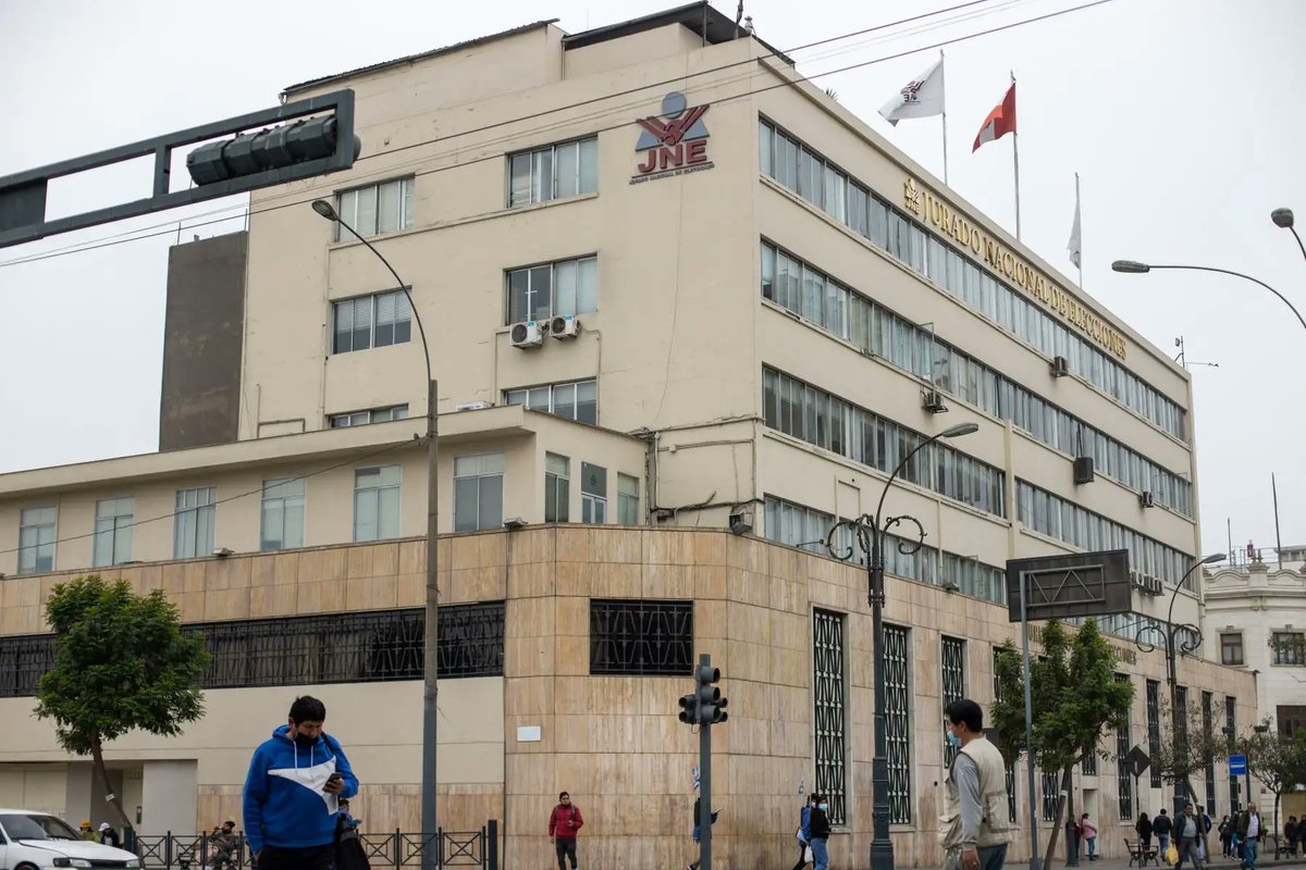🗳️Número de fórmulas presidenciales declaradas inadmisibles se redujo de 18 a 11 tras subsanar las observaciones advertidas por el Jurado Electoral Especial (JEE) Lima Centro 1👉ow.ly/8VNG50XQe0q