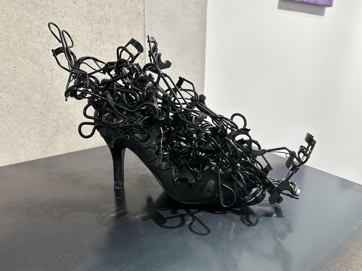 egg_hana's tweet photo. 欲望の表面 - Surface of Desire@MEDEL GALLERY  SHU OMOTESANDO
上野英里、内田麗奈、沖田愛有美、後藤夢乃、須釜衣緒里。
5人の女性アーティストの「欲望」を龍羽均さんがキュレーション。それぞれ、技法も素材もコンセプトも異なり、見応えある作品ばかりの空間だった。 https://t.co/9uDGQ8AJOp