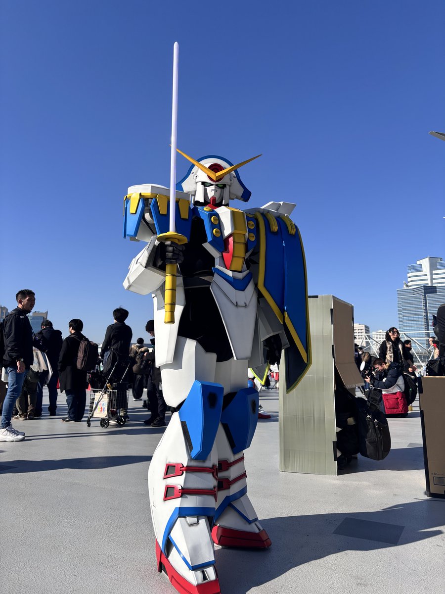 mitsui_333's tweet photo. 【速報】屋上にてローズガンダム展開中です！！
 #C107コスプレ https://t.co/GkItolw0Bq