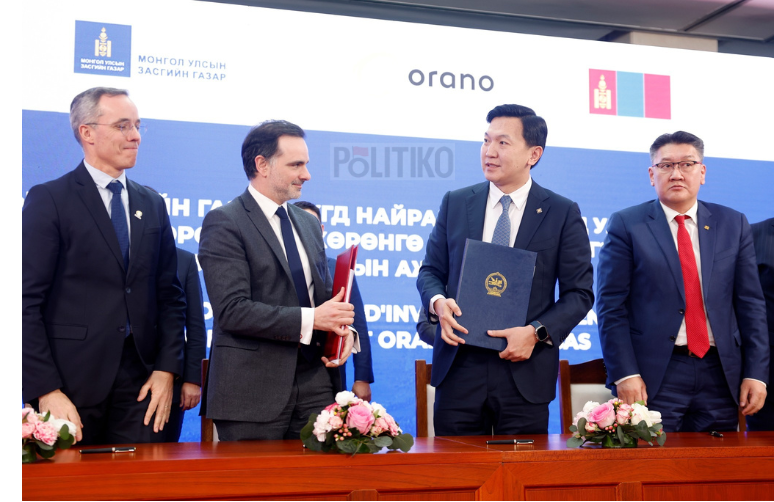 #Politiko #2025ОныОнцлох
Монголчууд 1997 оноос хойш шар нунтагийн сайн,мууг хэлэлцсэний эцэст, Францын “Orano Mining” групп Монголд 25 жил ажилласны дараа  энэ оны нэгдүгээр сард  Монгол Улсын Засгийн газар, Францын “Orano Mining” групптэй 1.6 тэрбум ам.долларын хөрөнгө