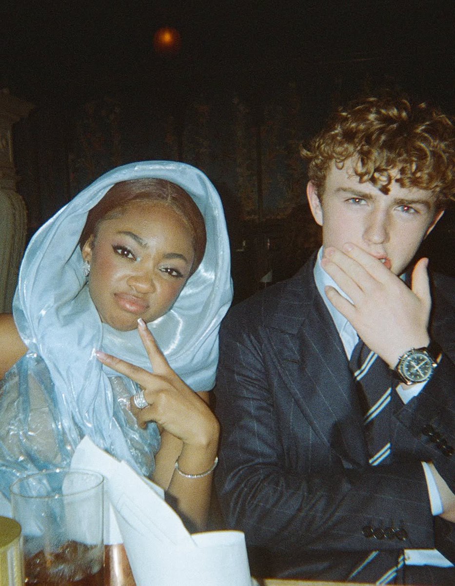 omg they ate so bad with this picture