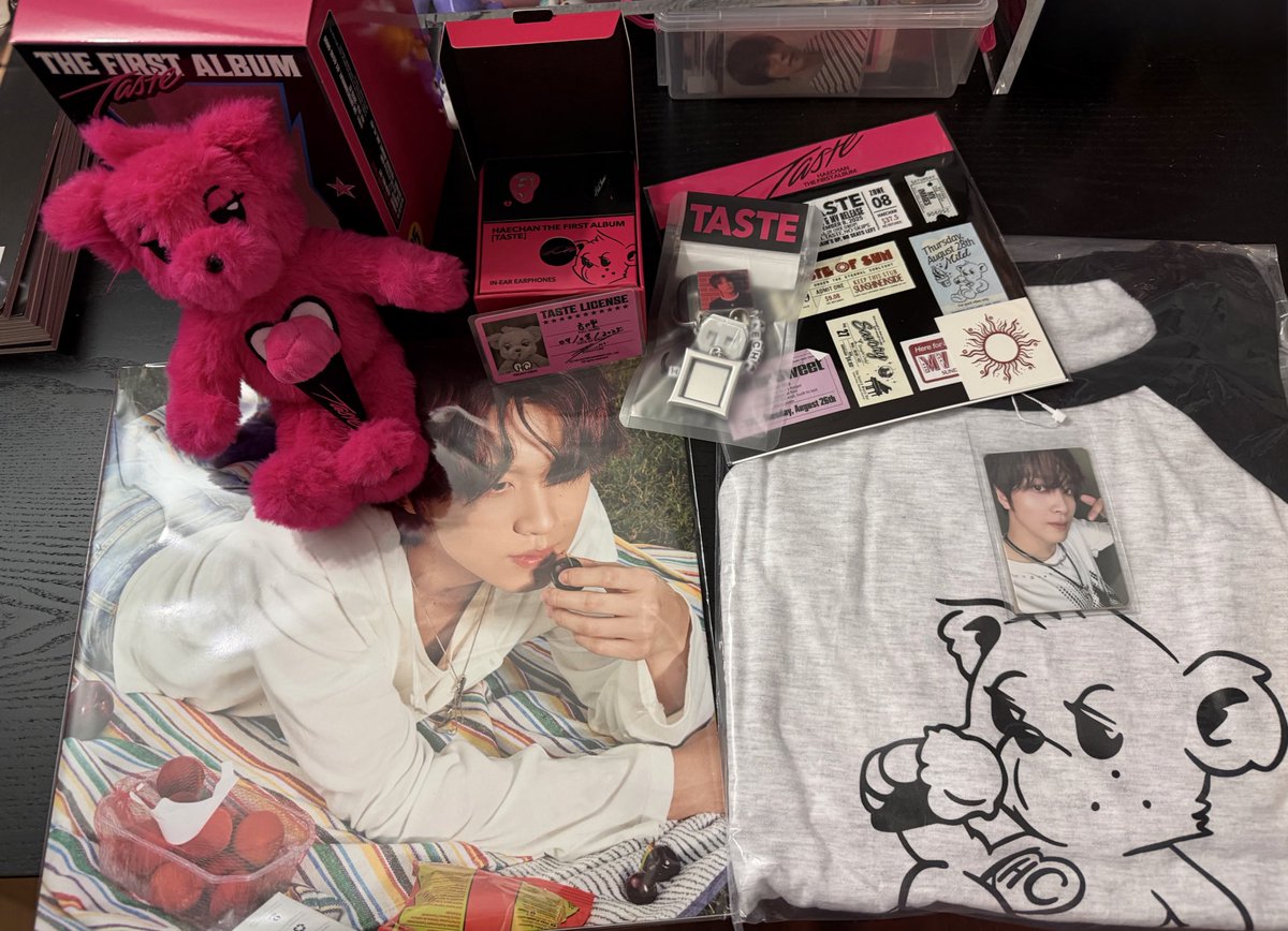 chaerrytaste's tweet photo. my taste merch arrived 🥹🥹💞 https://t.co/0D8QISGxJK