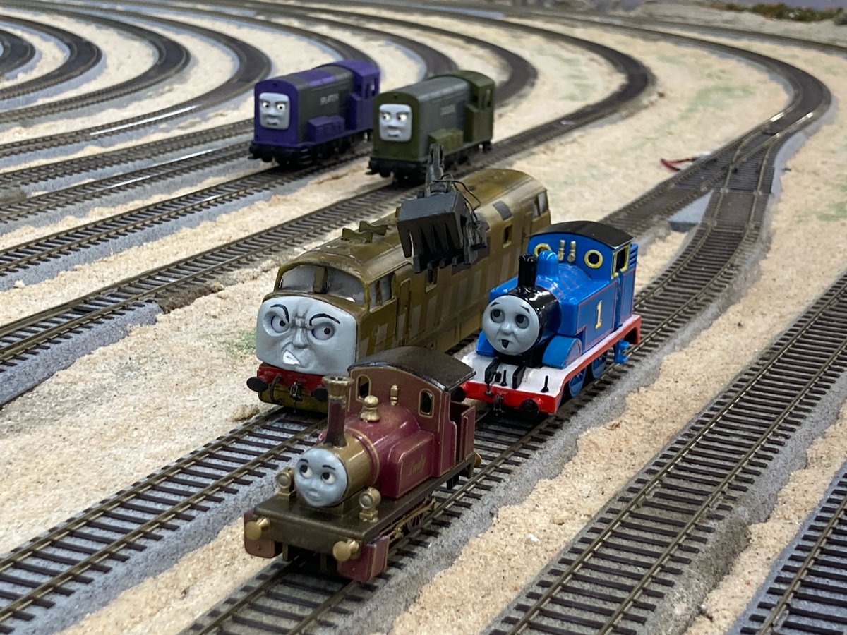 HarwickGNR1014's tweet image. #写真4枚で1年を振り返る
世界展、柏木デビュー、~S8までの標準軌制覇などなど

80周年イヤーを通じてまだきかんしゃトーマスのオタクやっててよかったなあ、と思える一年でした、今年もありがとうございました！