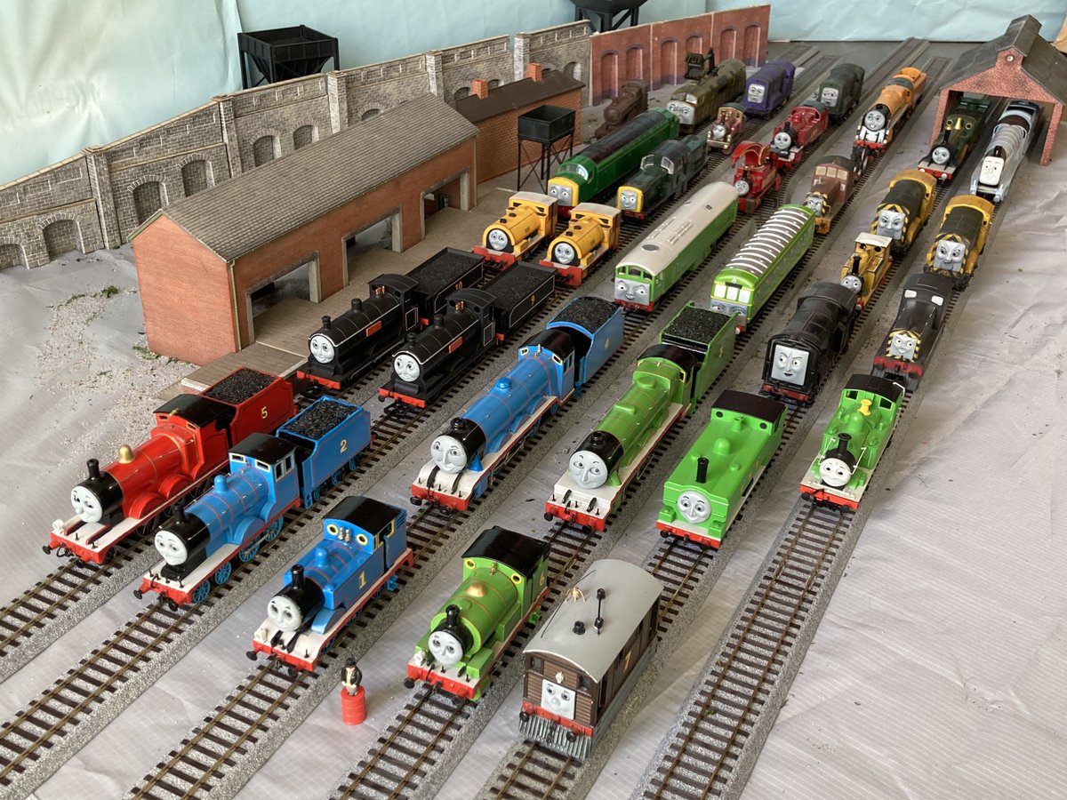 HarwickGNR1014's tweet image. #写真4枚で1年を振り返る
世界展、柏木デビュー、~S8までの標準軌制覇などなど

80周年イヤーを通じてまだきかんしゃトーマスのオタクやっててよかったなあ、と思える一年でした、今年もありがとうございました！