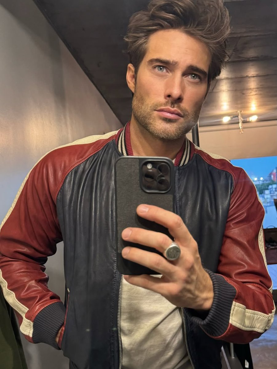 mariolcyrus's tweet photo. Rodrigo Guirao #redleatherjacket #blueleatherjacket #leatherjacket #jacket #blackjacket #fetish #leatherjacketfetish #leather #leathermen #leatherman #instagram #men #clothes #menclothes https://t.co/b1rPYzL2v6