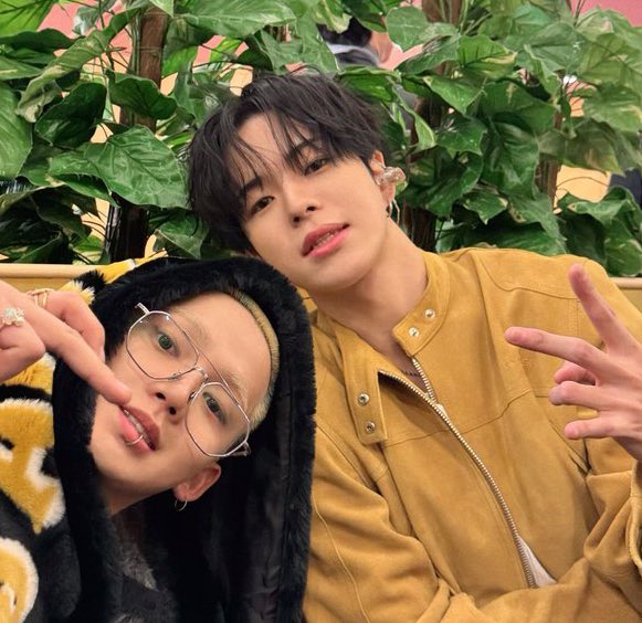 ヒョンソギヒョンと📸 手が😭♥️