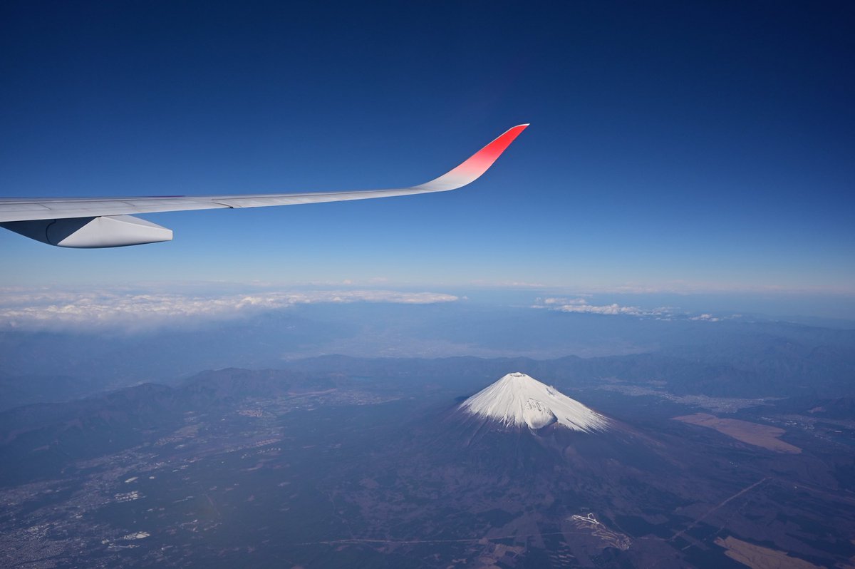 JALDESKY's tweet photo. フッジサーン
#JAL
#A350 https://t.co/IbGEnxoTK5