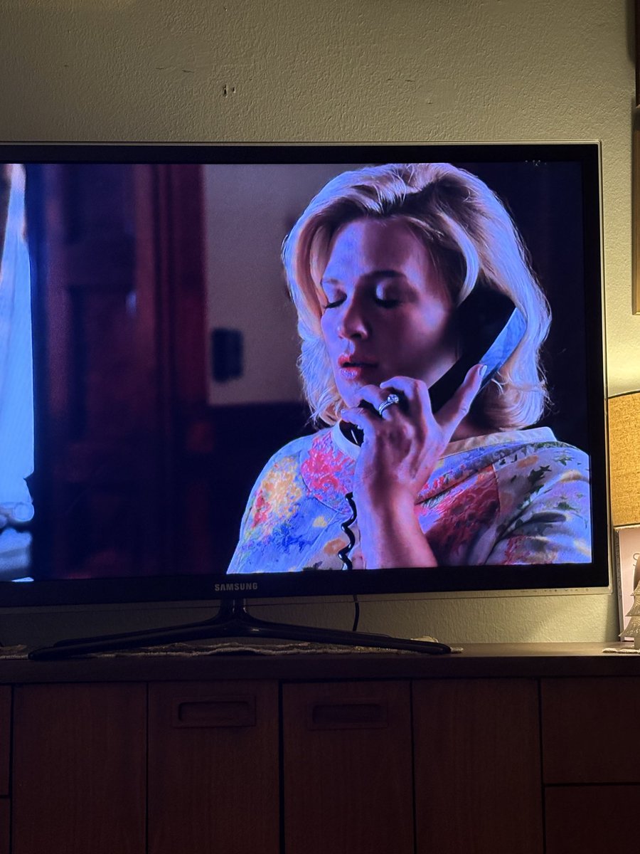 Tfw you’re in season 5 of mad men and your wife’s a little wine drunk and starts singing WOAHHH FAT BETTY WHAMBALAM