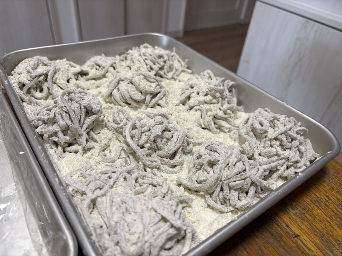 年越し蕎麦＆お節のお渡し始まりました❤️
今回はいつも手伝ってくれる父が不在でどうなるか不安もあったのですが、余裕を持って作れたので良かったです😊もうすぐ皆んなに素敵な2026がきますね😆
#お節
#はらぺこ
#年越し蕎麦
#いぬのお節