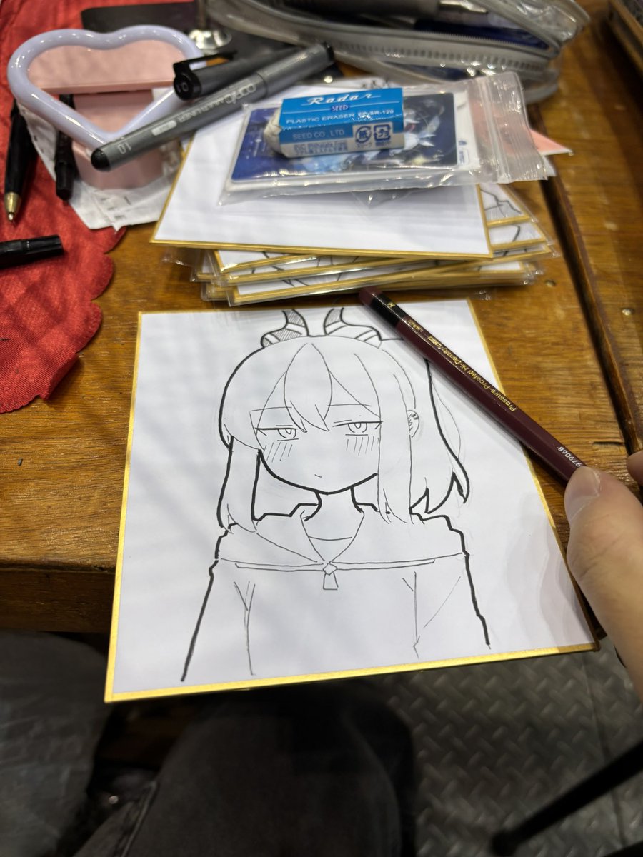 横で色紙かいてるのでサイン欲しい方声かけてくれたらかきませう！