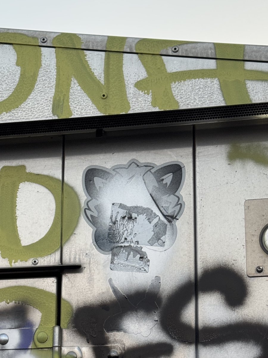 Sweeeeeeh's tweet image. Fuck Google IA for calling me papa skunk. Wawa skunk is cool tho