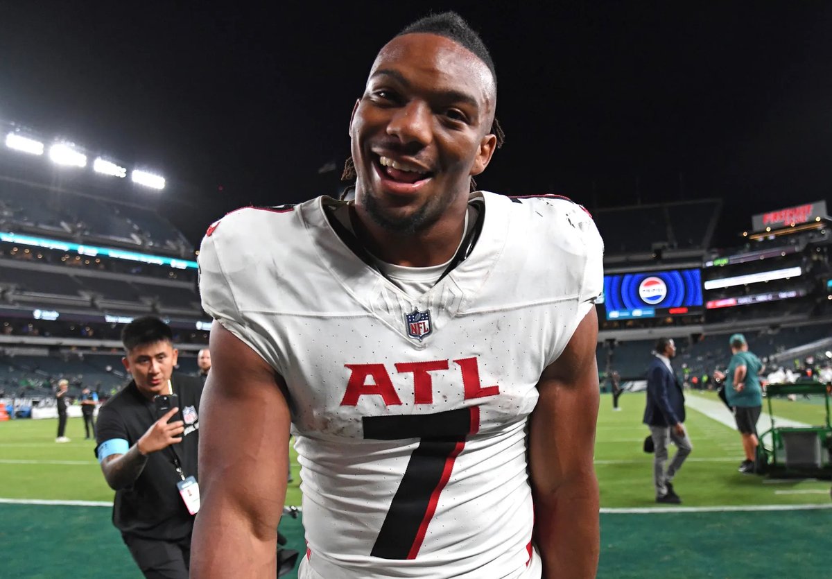 NFL_Convo's tweet image. Games With 150+ Yards This Season: 

7 - Bijan Robinson
6 - 
5 -
4 - Puka Nacua
3 - De'Von Achane, Jahmyr Gibbs, Jonathan Taylor, Christian McCaffrey

One of One👑