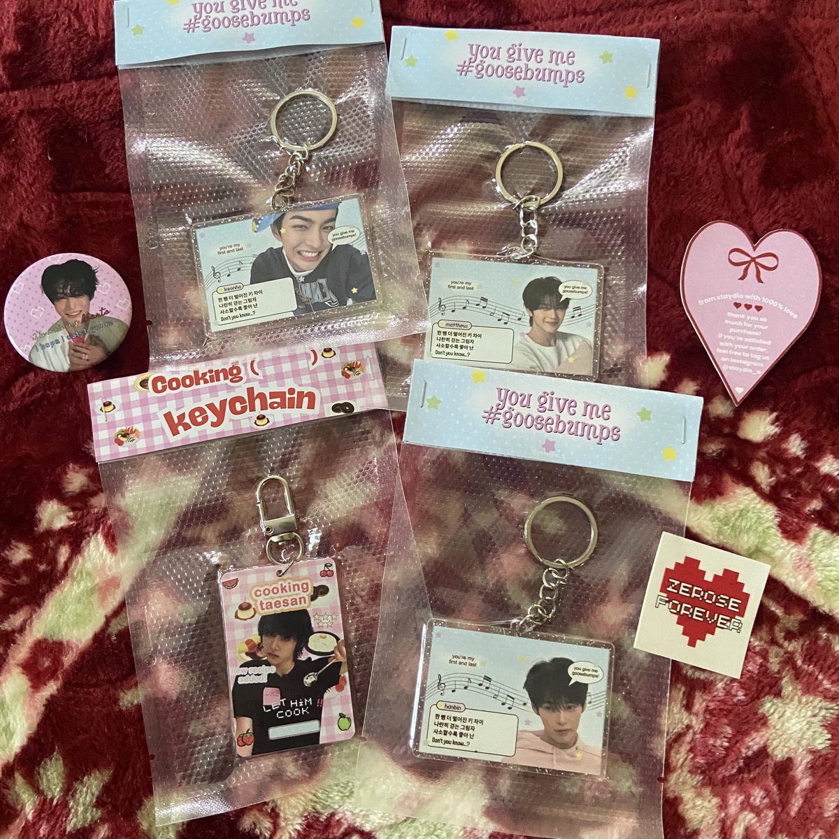 SUPER IMUTTTT DARI <a href="/gyumpapa/">✿</a> AAAAAA CUBANGET MANA DIKASIH FREEBIES PIN SAMA STICKER 🥺 terimakasiii kakk <3