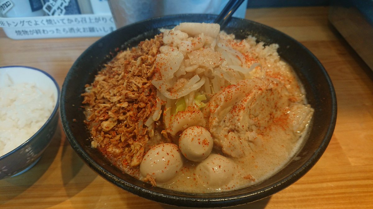 たまには二郎系も良いな。 ニンニク野菜脂うずらフライドオニオン ゼロ