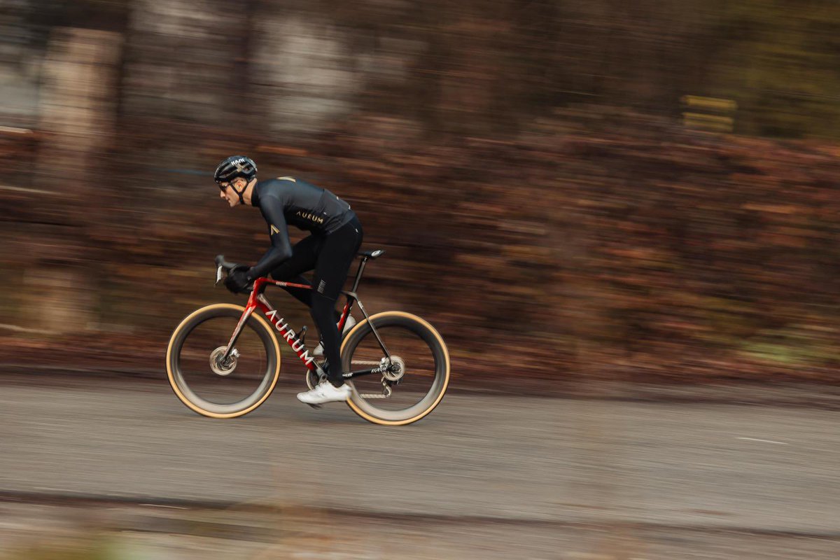ivanbasso's tweet image. Riflessione in quattro scatti: qui c'è lo sport e c'è il gioco, c'è la fatica e c'è il benessere. Tutte sfaccettature di quella splendida attività che è la bicicletta.