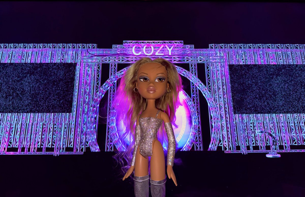 saint_bratz's tweet photo. Here is my custom, Renaissance inspired, Bratz doll.
Beyoncé has been an inspiration and driving force my entire life. In this project I combined two of my passions. Dolls &amp; Beyonce. I hope who ever this reaches loves her as much as I do. More pics and video soon #Beyonce https://t.co/h49UIlDPLn