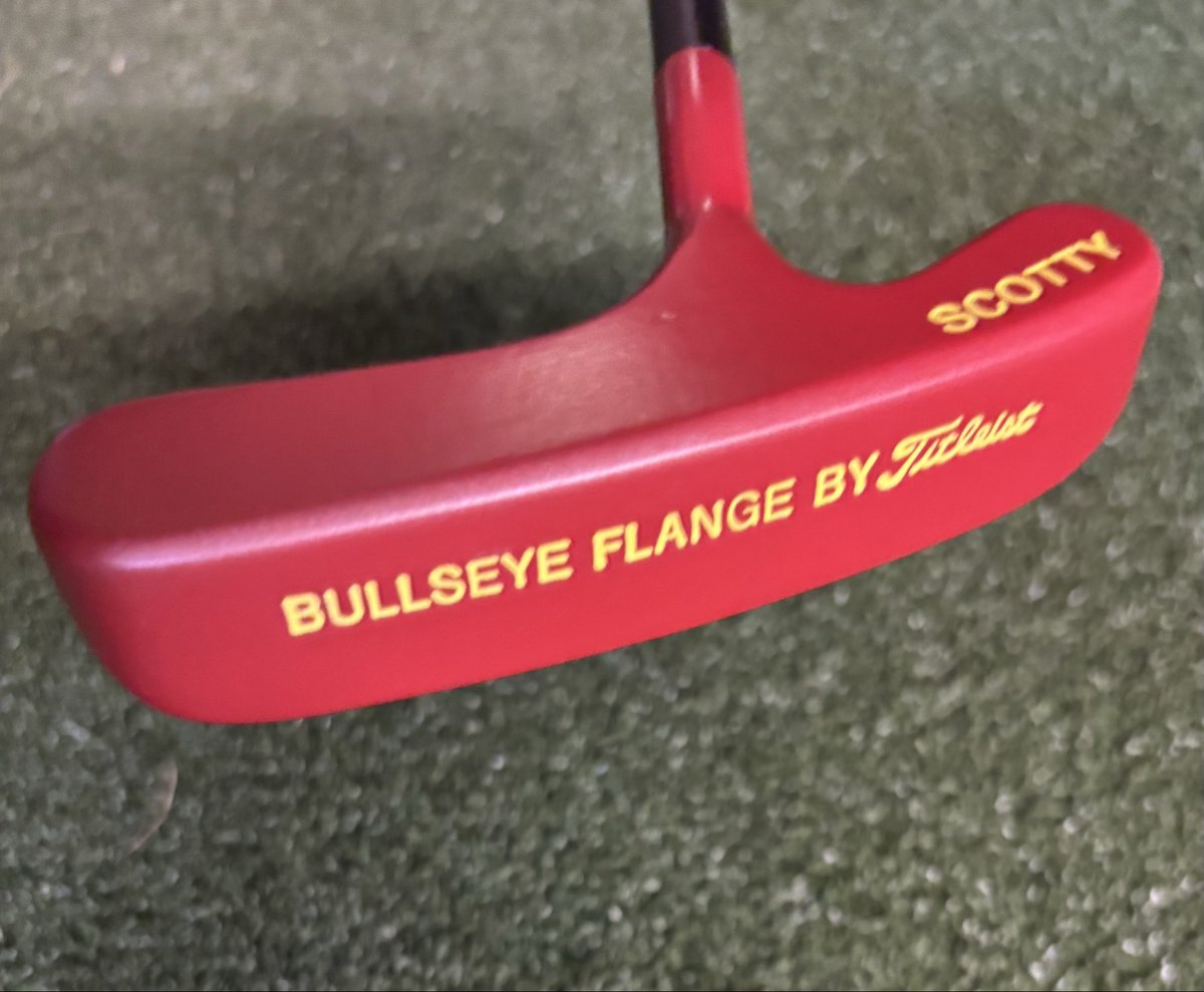 BeaugeyCustom's tweet image. Scotty Cameron Bullseye Flange putter restoration. Cerakoted Red, new BGT Stability putter shaft, and a Garson putter grip.