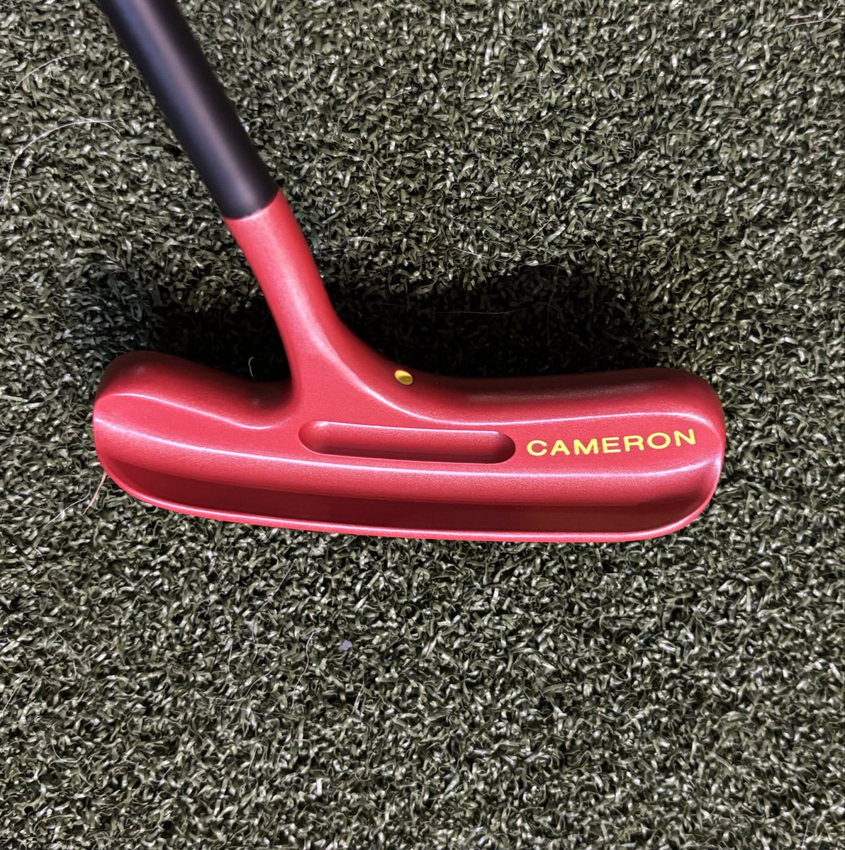 BeaugeyCustom's tweet image. Scotty Cameron Bullseye Flange putter restoration. Cerakoted Red, new BGT Stability putter shaft, and a Garson putter grip.