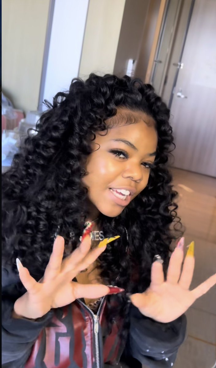 TheZeusReport's tweet image. Wait… Marsh got a Baddies chain?!?!?! 😳 #BaddiesUSA